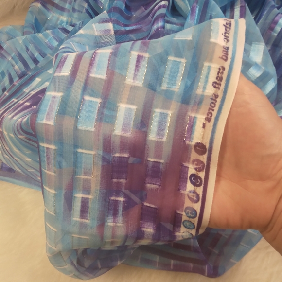 FABRIC Irridescent Sheer With A Touch Of Gold Metallic From Aqua To Purple - Picture 4 of 9